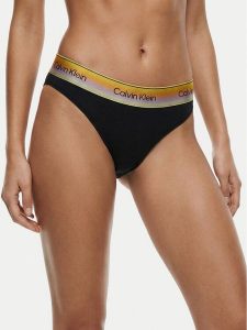 Calvin Klein Underwear Stringi LV00QF8875 Czarny. Czarne stringi Calvin Klein Underwear, bez wzorów, z bawełny. Za 99,99 zł.