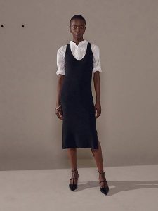 Rodier Sukienka w kolorze czarnym rozmiar: XL. Czarne sukienki Rodier, na co dzień, xl, bez wzorów, klasyczne, bez kołnierzyka, bez ramiączek, midi, proste. Za 260,99 zł.