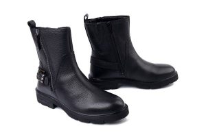 TAMARIS 1-25421-45 001 M2542145 black, botki damskie. Czarne botki Tamaris, bez wzorów, z polaru, bez obcasa, na obcasie, bez zapięcia. Za 399,90 zł.