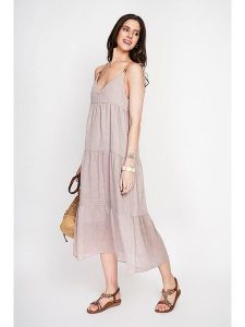 ASSUILI Lniana sukienka w kolorze beżowym rozmiar: 34. Brązowe sukienki Assuili, bez wzorów, ze lnu, bez kołnierzyka, bez ramiączek, maxi, rozkloszowane. Za 130,99 zł.