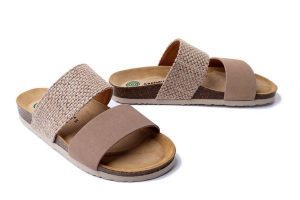 DR. BRINKMANN 700527-08 beige, klapki damskie. Brązowe klapki Dr. Brinkmann, bez wzorów, ze skóry, bez obcasa. Za 204,90 zł.
