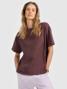 4F T-shirt loose gładki damski - brązowy XS. Brązowe t-shirty 4f, uniwersalny, bez wzorów, z dzianiny, bez kołnierzyka, bez ramiączek. Za 59,99 zł.