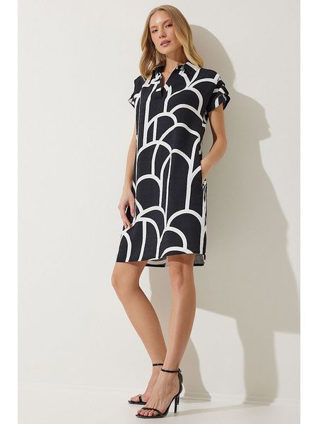 Happiness Istanbul Sukienka w kolorze czarno-białym rozmiar: 36. Czarne sukienki Happiness Istanbul, bez wzorów, bez kołnierzyka, bez ramiączek, mini. Za 74,11 zł.