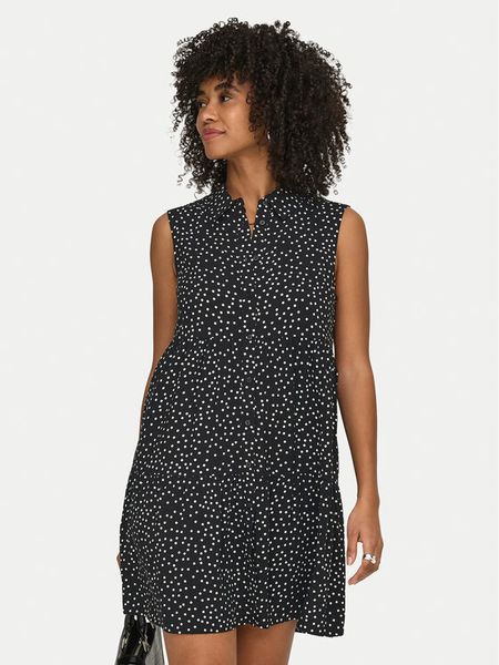 ONLY Sukienka koszulowa Thea 15369020 Czarny Regular Fit. Czarne kombinezony ONLY, l, bez wzorów, z wiskozy, bez kołnierzyka, bez ramiączek, koszulowe. Za 169,99 zł.