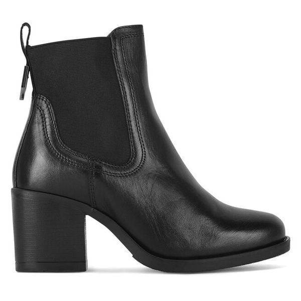 Botki Lasocki. Czarne botki Lasocki, bez wzorów, bez obcasa, na słupku, bez zapięcia. Za 269,99 zł.