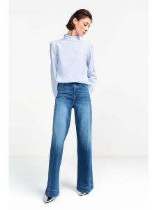 Rich & Royal Bluzka w kolorze błękitno-białym rozmiar: 36. Białe bluzki Rich & Royal, bez wzorów, z bawełny, bez kołnierzyka, bez ramiączek. Za 205,45 zł.