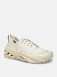 Crocs Sneakersy "Echo Surge" w kolorze kremowo-beżowym rozmiar: 39/40. Brązowe trampki Crocs, bez wzorów, bez zapięcia. Za 333,95 zł.