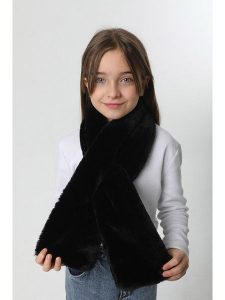 Lucky Bees Szal w kolorze czarnym - 106 x 15 cm rozmiar: onesize. Czarne szaliki Lucky Bees, bez wzorów, z futra. Za 91,77 zł.