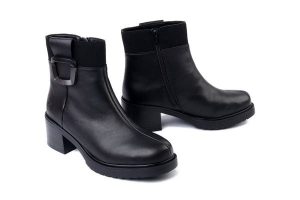 RIEKER Y5253-00 black, botki damskie. Czarne botki Rieker, bez wzorów, z wełny, bez obcasa, na obcasie, bez zapięcia. Za 373,71 zł.