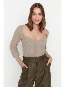 Trendyol Sweter w kolorze beżowym rozmiar: S. Brązowe swetry oversize Trendyol, s, bez wzorów, ze splotem, bez ramiączek. Za 65,99 zł.