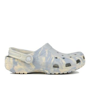 Klapki damskie sportowe Crocs CLASSIC MARBLED CLOG. Szare klapki Crocs, bez wzorów, bez obcasa. W wyprzedaży za 169,00 zł.