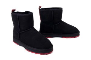 EMU AUSTRALIA Sharky Mini W12434 black/cherry, botki damskie. Czarne botki EMU Australia, bez wzorów, z gumy, bez obcasa, bez zapięcia. Za 559,92 zł.