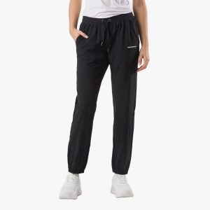 Spodnie treningowe trening damska Swedemount Womens Training Pants. Czarne spodnie dresowe SWEDEMOUNT, bez wzorów. Za 199,99 zł.