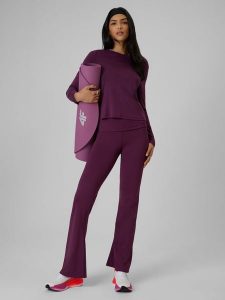 4F Legginsy z rozszerzanymi nogawkami damskie - fioletowe XS. Fioletowe legginsy 4f, bez wzorów, z dzianiny. Za 129,99 zł.