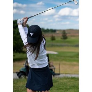 Czapka Golfowa Sawgrass – Lekka Konstrukcja Performance i Oddychający Komfort. Niebieskie czapki FLAIRWAY GOLF, bez wzorów, sportowe. Za 106,00 zł.