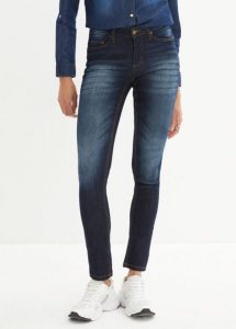 Jeansy ze stretchem skinny, mid waist. Niebieskie spodnie z wysokim stanem bonprix, bez wzorów, z jeansu. Za 124,99 zł.