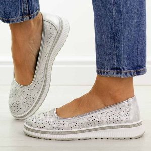 Srebrne ażurowe skórzane baleriny damskie S.Barski 7038. Szare balerinki S.BARSKI, w ażurowe wzory, z jeansu, z okrągłym noskiem, bez obcasa, na płaskiej podeszwie, bez zapięcia. Za 229,00 zł.