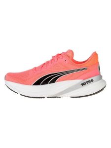 Puma Buty "Magnify NITRO 2 FADE" w kolorze czerwonym do biegania rozmiar: 40,5. Czerwone buty sportowe Puma, bez wzorów, bez zapięcia, do biegania. Za 461,21 zł.