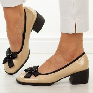 Beżowe skórzane półbuty damskie Cambell 98333. Brązowe półbuty Cambell, na lato, bez wzorów, z jeansu, bez obcasa, na obcasie, bez zapięcia. Za 229,00 zł.