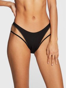 Undress Code Figi klasyczne Fantasie 459 Czarny. Czarne figi Undress Code, bez wzorów, z wiskozy. Za 109,99 zł.