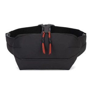 Saszetka nerka KADVA Companion. Czarne nerki i saszetki KADVA, bez wzorów. Za 39,99 zł.