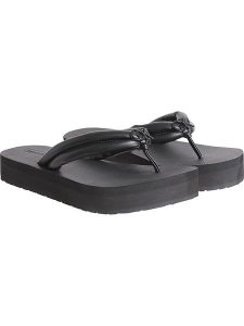 Calvin Klein Japonki w kolorze czarnym rozmiar: 37. Czarne klapki Calvin Klein, bez wzorów, z otwartym noskiem, bez obcasa. Za 126,99 zł.