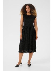 Kaffe Sukienka w kolorze czarnym rozmiar: XS. Czarne sukienki Kaffe, xs, bez wzorów, z koronki, bez kołnierzyka, bez ramiączek, midi. Za 130,99 zł.
