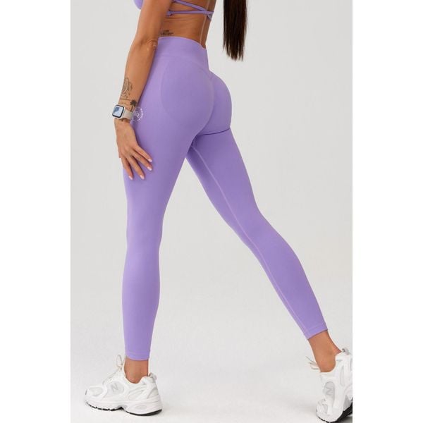 Damskie legginsy bezszwowe Rough Radical Seamless Glow Long. Fioletowe legginsy ROUGH RADICAL, bez wzorów. W wyprzedaży za 127,92 zł.