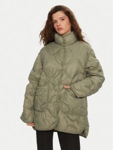 Deha Kurtka przejściowa D12578 Zielony Relaxed Fit. Zielone kurtki Deha, s, bez wzorów, z syntetyku, bez kaptura. Za 589,00 zł.