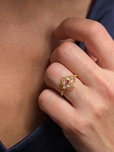 DIA DIAMONDS Pozłacany pierścionek z diamentami i rubinem rozmiar: 54. Różowe pierścionki DIA DIAMONDS, z diamentem, pozłacane. Za 267,92 zł.