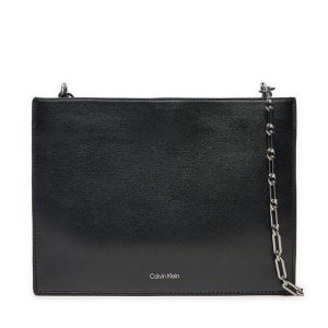 Torebka Calvin Klein. Czarne torebki wieczorowe Calvin Klein, bez wzorów, bez dodatków. Za 309,99 zł.