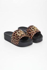 Klapki damskie ze zwierzęcym wzorem LIU JO. Klapki Liu Jo, bez wzorów, bez obcasa. Za 319,00 zł.