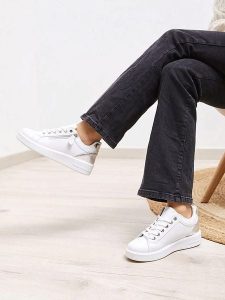 Belucci Sneakersy w kolorze białym rozmiar: 36. Białe trampki Belucci, bez wzorów, bez zapięcia. Za 117,99 zł.