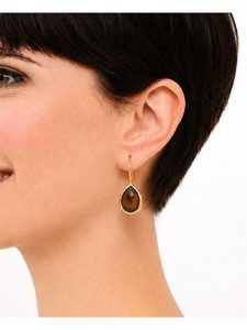 Pierres delicates Pozłacane kolczyki z tygrysim okiem rozmiar: onesize. Żółte kolczyki Pierres delicates, pozłacane. Za 60,95 zł.
