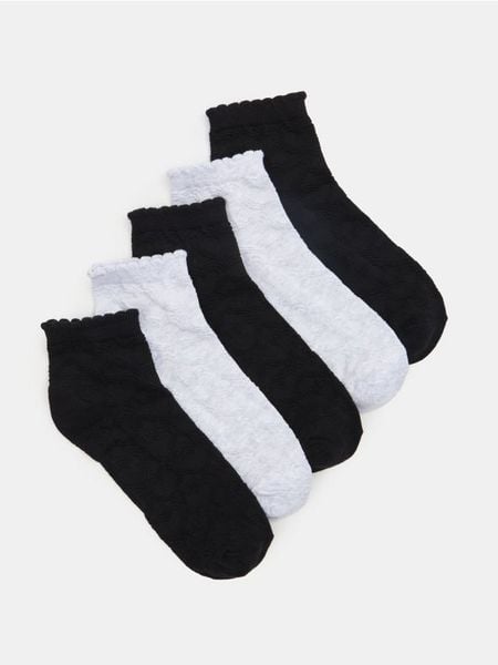 Skarpety ze strukturalnej dzianiny 5 pack - wielobarwny. Skarpetki Sinsay, bez wzorów, z dzianiny. Za 15,99 zł.