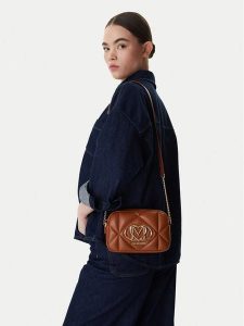 LOVE MOSCHINO Torebka JC4038PP1OLC0200 Brązowy. Brązowe torebki klasyczne LOVE MOSCHINO, bez wzorów, ze skóry, bez dodatków. Za 673,99 zł.