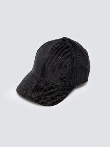 Czapka z daszkiem sztruksowa czarna Cordi 906. Czarne czapki Big Star, bez wzorów, prążkowane, klasyczne. W wyprzedaży za 59,99 zł.