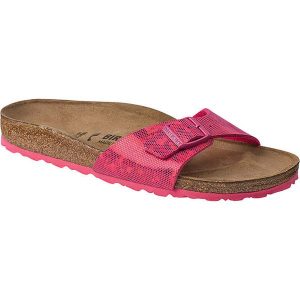Birkenstock Klapki "Madrid" w kolorze różowym rozmiar: 37. Różowe klapki Birkenstock, bez wzorów, z otwartym noskiem, bez obcasa. Za 222,41 zł.