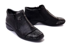 RIEKER 58388-01 black, botki damskie. Czarne botki Rieker, na zimę, bez wzorów, bez obcasa, na obcasie, bez zapięcia. Za 359,90 zł.
