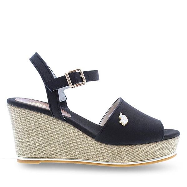 Sandały U.S. Polo Assn. Czarne sandały U.S. Polo Assn., bez wzorów, bez obcasa, na koturnie, bez zapięcia. Za 279,99 zł.