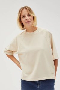 Gładka bluza oversize z krótkimi rękawami beżowa. Brązowe bluzy MOODO, l, bez wzorów, z bawełny, bez kaptura. Za 89,99 zł.
