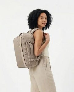WINGS Plecak wielofunkcyjny SKYLARK poszerzany BEIGE. Brązowe plecaki WINGS. Za 199,90 zł.
