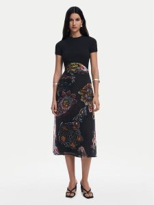 Desigual Sukienka codzienna Paisley 25SWVK32 Czarny Regular Fit. Czarne kombinezony Desigual, m, bez wzorów, z syntetyku, bez kołnierzyka, bez ramiączek. Za 339,99 zł.
