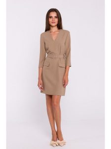 Stylove Sukienka w kolorze beżowym rozmiar: M. Brązowe sukienki Stylove, na co dzień, m, bez wzorów, z tkaniny, bez kołnierzyka, bez ramiączek, mini, proste. Za 197,63 zł.