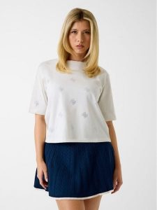 Guess T-Shirt 182440 Biały Classic Fit. Białe t-shirty Guess, xs, z aplikacjami, bez kołnierzyka, bez ramiączek. Za 214,99 zł.