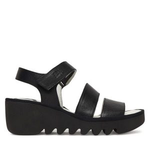 Sandały Fly London. Czarne sandały Fly London, bez wzorów, bez obcasa, na koturnie, bez zapięcia. Za 547,99 zł.