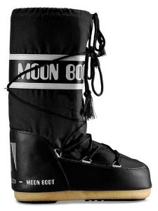 Moon Boot Botki zimowe ''Nylon'' w kolorze czarnym rozmiar: 39-41. Czarne botki Moon Boot, na zimę, bez wzorów, z materiału, bez obcasa, bez zapięcia. Za 361,02 zł.
