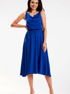 Sukienka Model A579 Blue - awama. Niebieskie sukienki Awama, l, bez wzorów, z wiskozy, eleganckie, bez kołnierzyka, plus size, bez ramiączek, midi, dopasowane. Za 300,83 zł.
