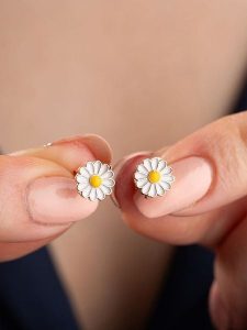 Heliophilia Srebrne kolczyki-wkrętki rozmiar: onesize. Białe kolczyki Heliophilia, srebrne. Za 97,51 zł.