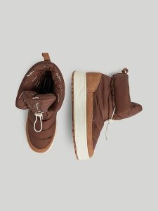 Pepe Jeans FOOTWEAR Botki zimowe "Kore Snow" w kolorze brązowym rozmiar: 38. Brązowe botki Pepe Jeans FOOTWEAR, na zimę, bez wzorów, z jeansu, bez obcasa, na platformie, bez zapięcia. Za 254,74 zł.